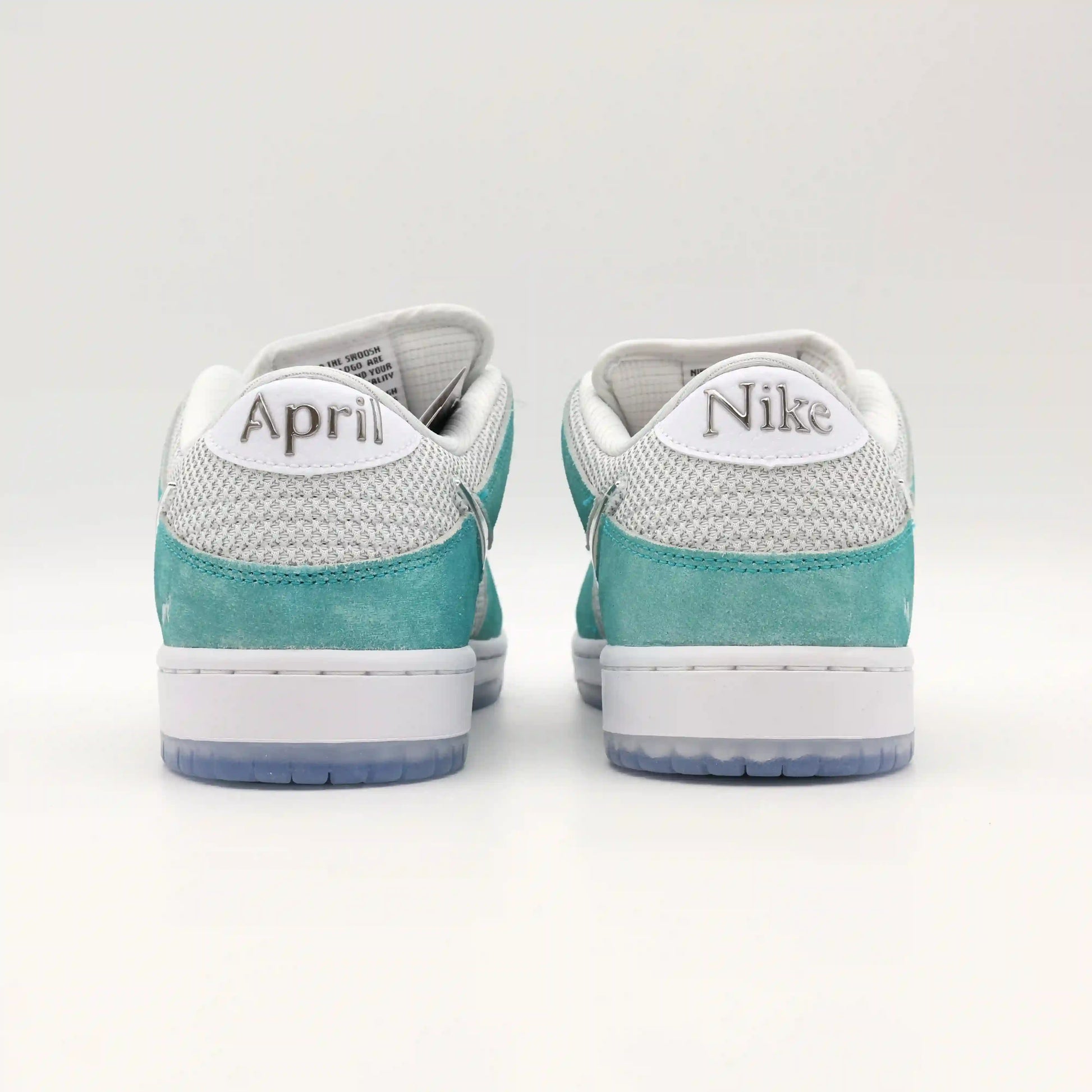Tênis Azul Nike Dunk Low April Skateboards Vista Traseira em Detalhes