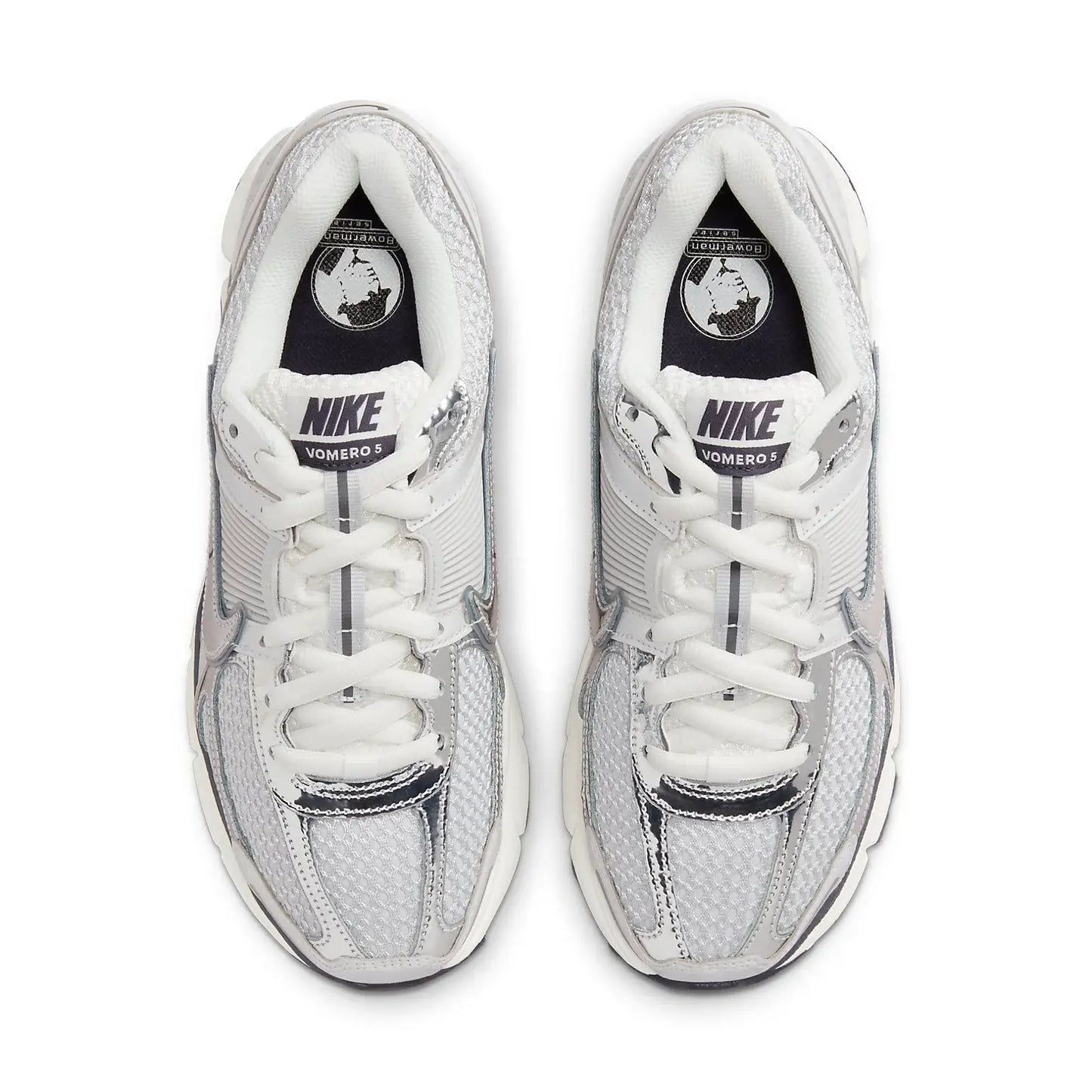 Tênis Branco com Metalico Nike Zoom Vomero 5 Photon Dust Metallic Silver Par Visto Por Cima
