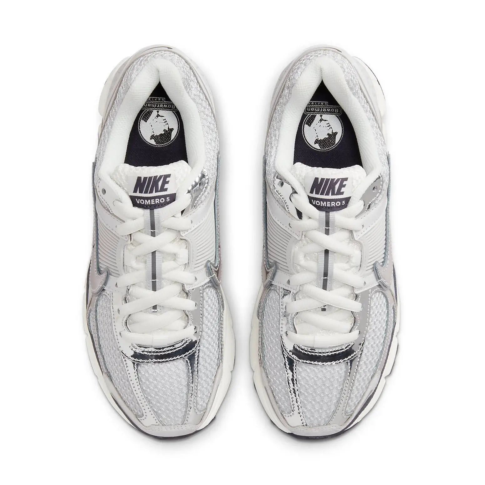 Tênis Branco com Metalico Nike Zoom Vomero 5 Photon Dust Metallic Silver Par Visto Por Cima