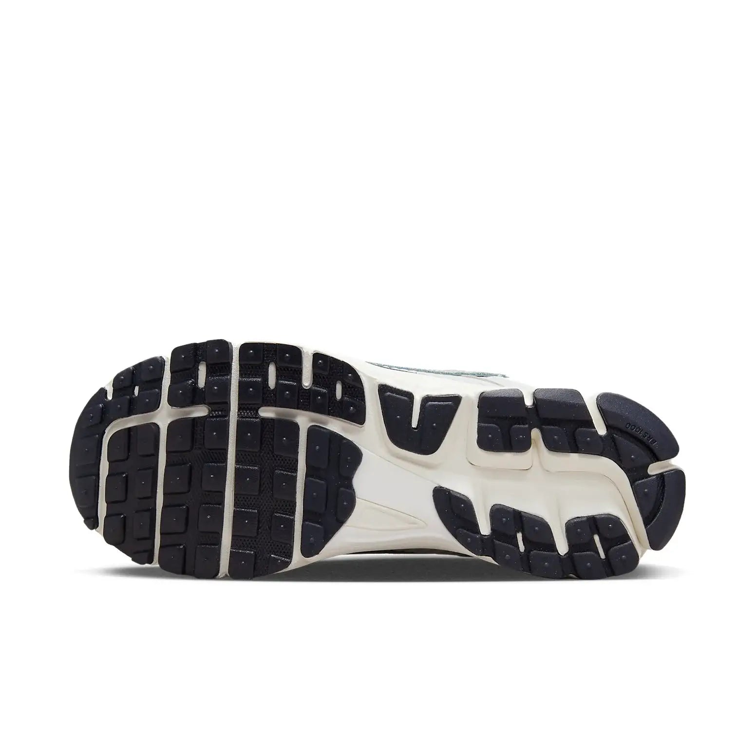 Tênis Branco com Metalico Nike Zoom Vomero 5 Photon Dust Metallic Silver Parte do Solado Preto