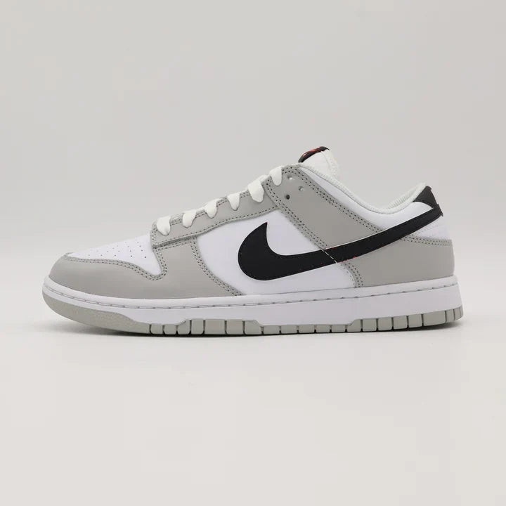 Tenis Cinza Nike Dunk Low de Lado