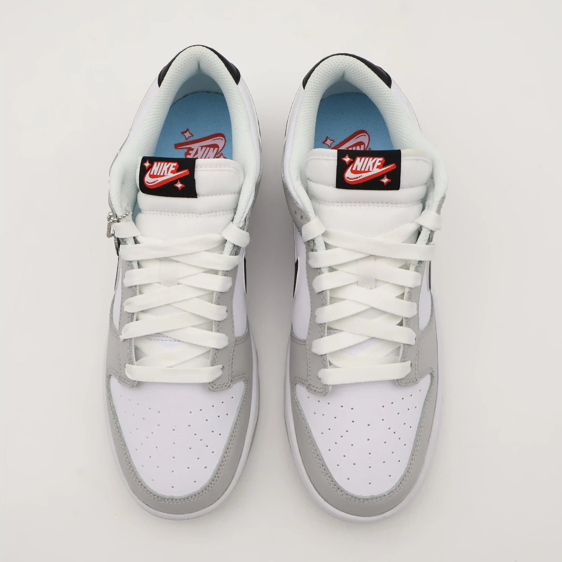 Tenis Cinza Nike Dunk Low Por Cima