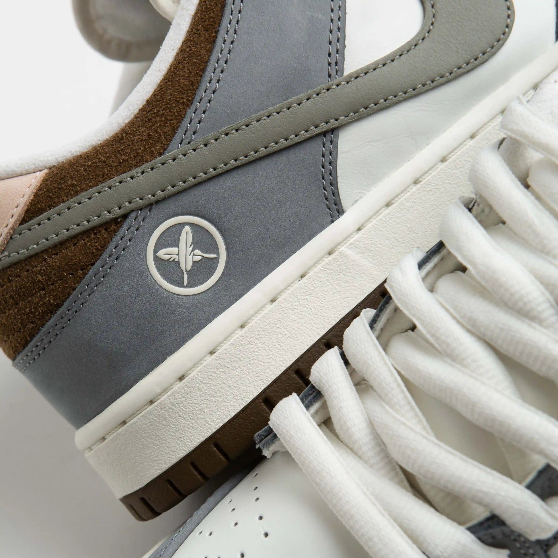 Tênis Cinza Nike Dunk Low Yuto Horigome Em Detalhes Proximos
