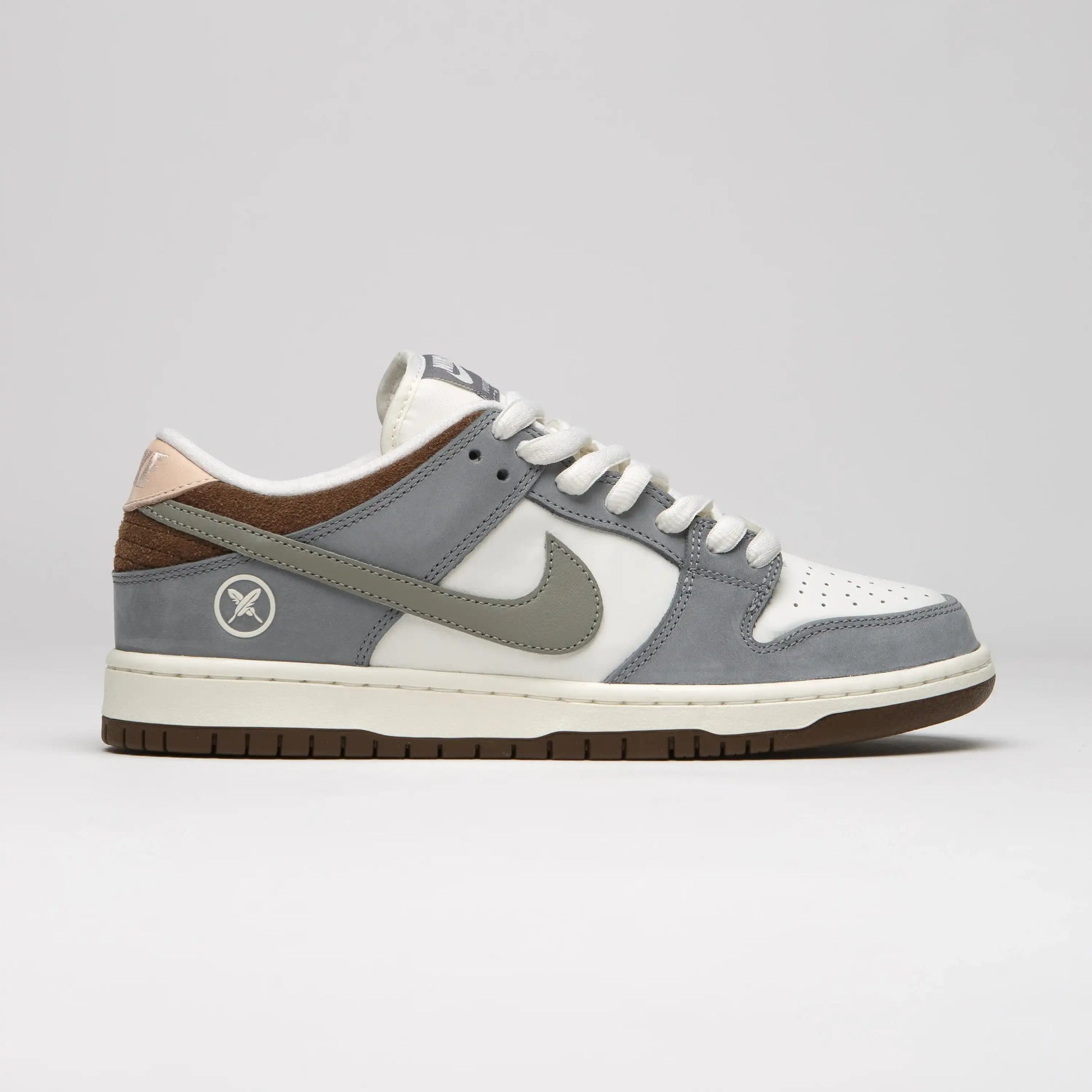 Tênis Cinza Nike Dunk Low Yuto Horigome Parte Lateral Direita