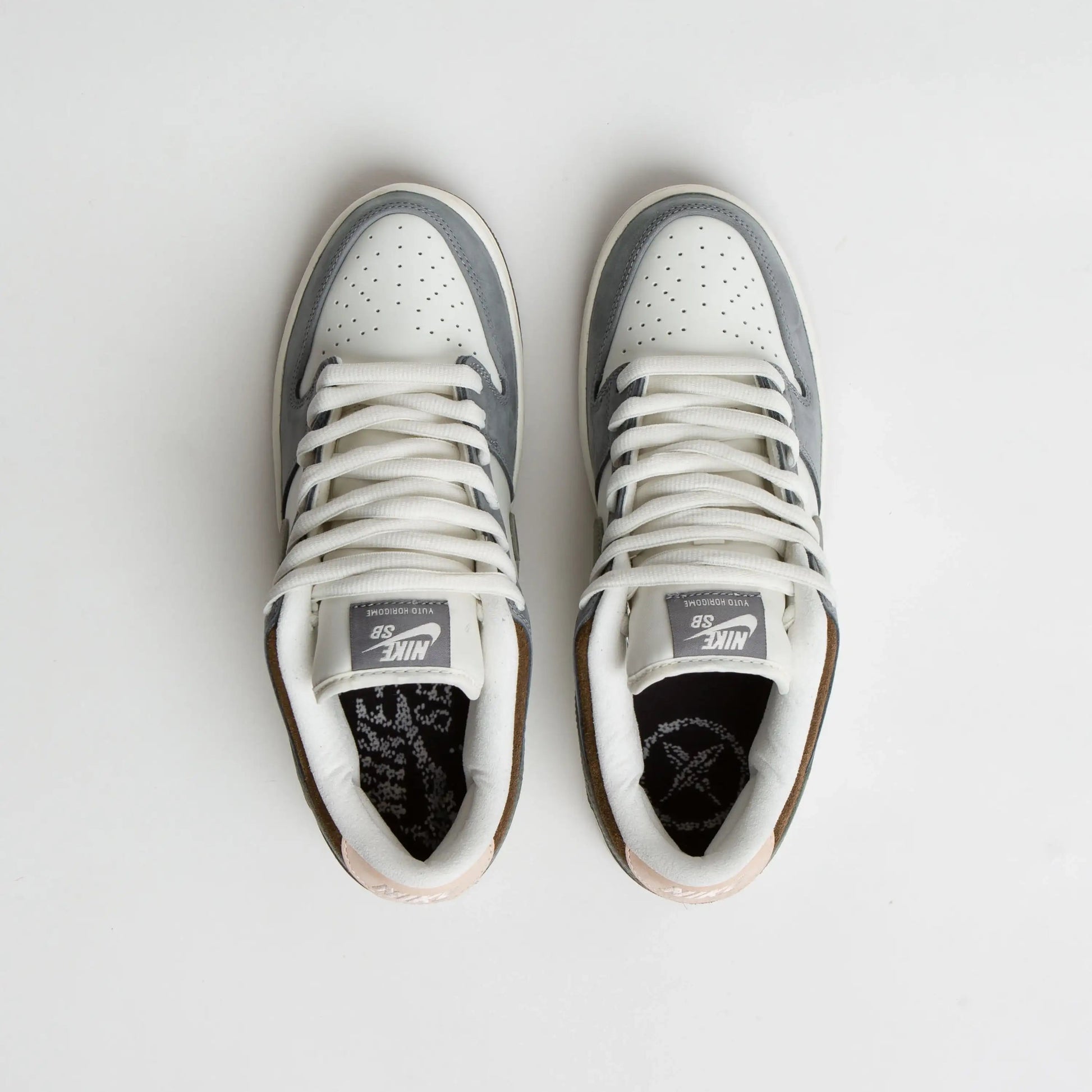 Tênis Cinza Nike Dunk Low Yuto Horigome Parte Por Cima 