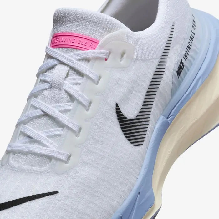 Tênis de Corrida Branco Nike Invincible Run 3 White Cobalt Bliss Parte Frontal Em Detalhes