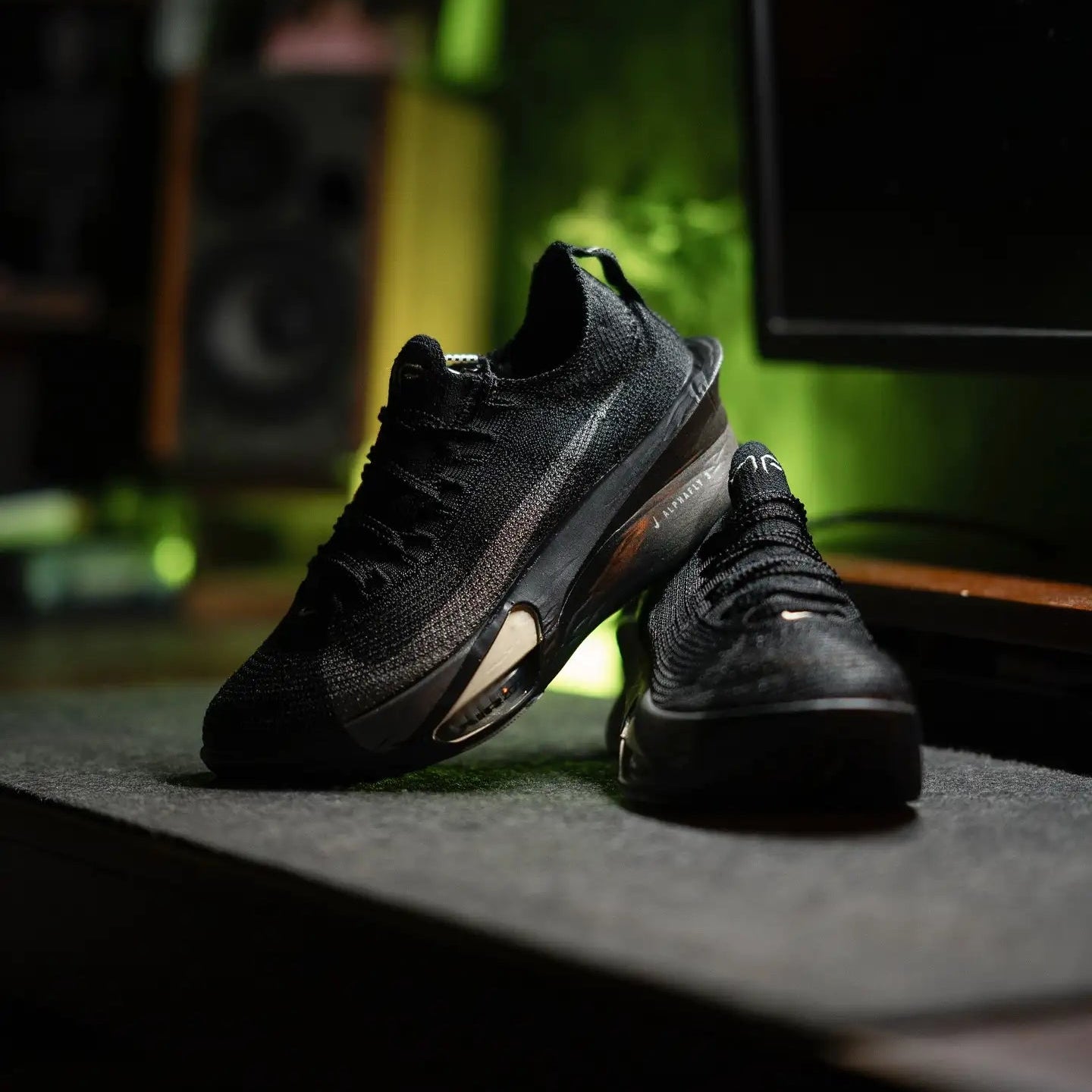 Tênis de Corrida Nike Air Zoom Alphafly 3 Black Olive Par Visto em Foto Profissional