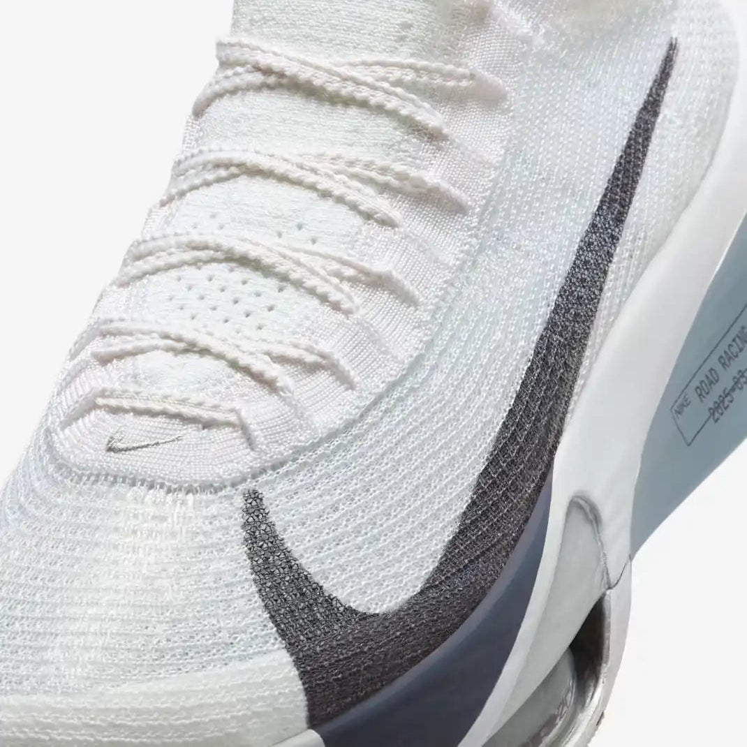 Tênis de Corrida Nike Air Zoom Alphafly 3 White Pure Platinum Parte Frontal em Detalhes