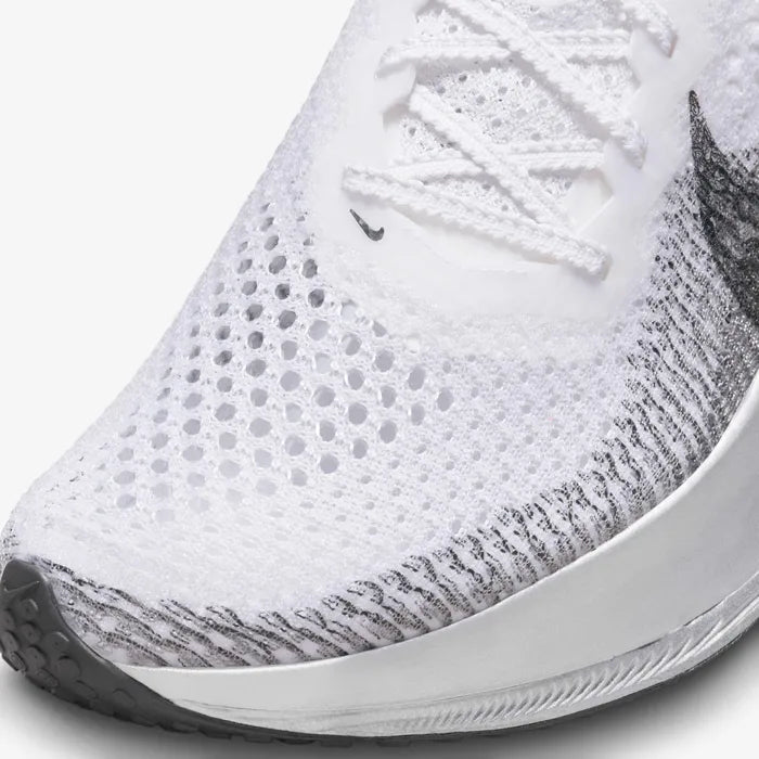 Tênis de Corrida Nike Air Zoom Vaporfly NEXT% 3 White Particle Grey Parte Frontal em Detalhes