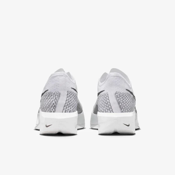 Tênis de Corrida Nike Air Zoom Vaporfly NEXT% 3 White Particle Grey Parte Traseira