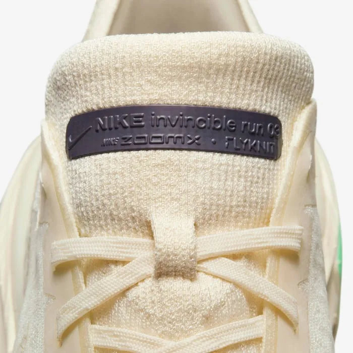 Tênis de Corrida Nike Invincible Run 3 Light Cream White Detalhes do Cabedal 