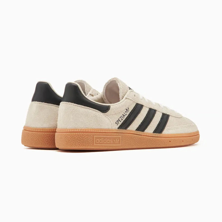 Tênis Cinza Adidas Handball Spezial Aluminium Par Visto pela Parte Traseira