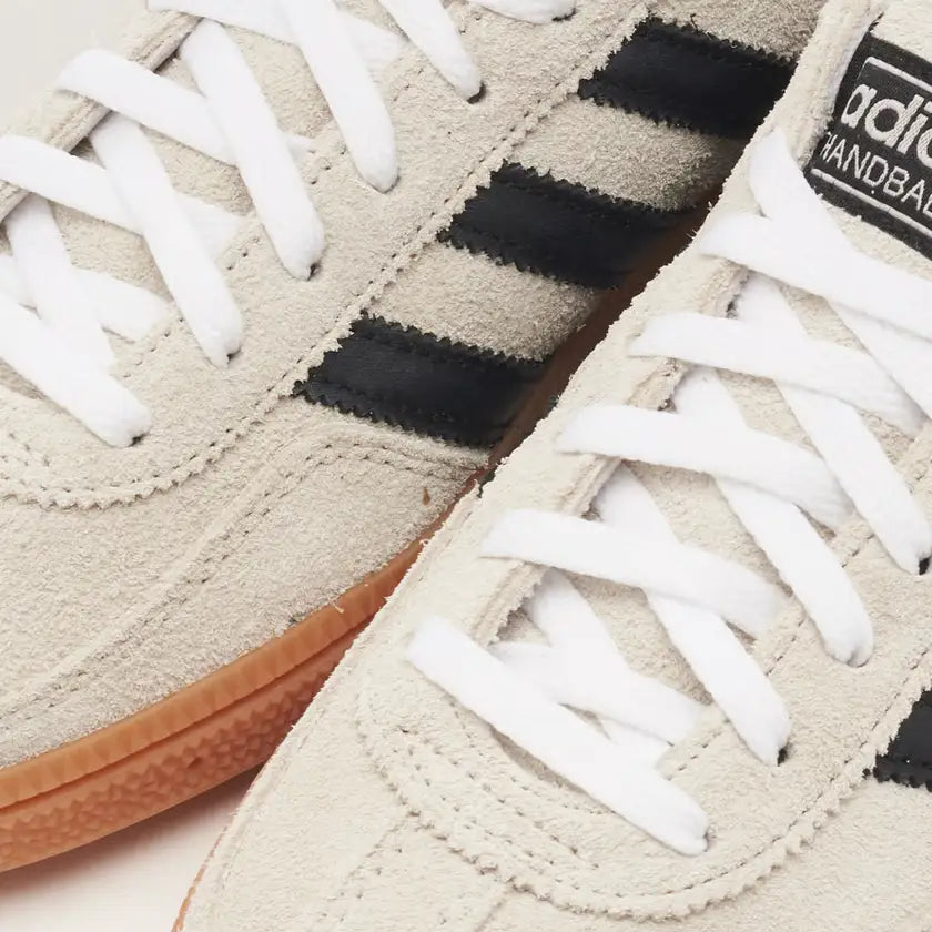 Tênis Cinza Adidas Handball Spezial Aluminium Parte do Cabedal Vista pela Parte Frontal