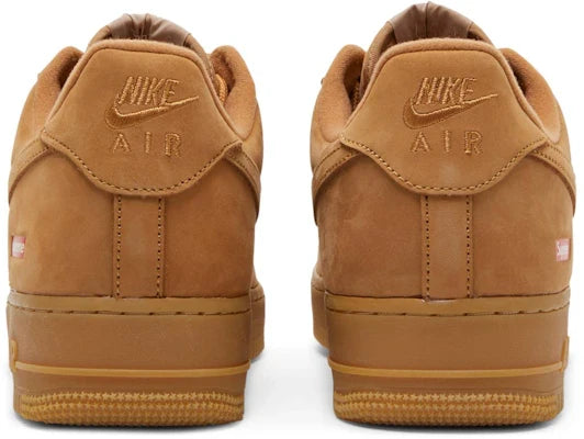 Tênis Marrom Nike Air Force 1 Low SP Supreme Wheat Parte Traseira
