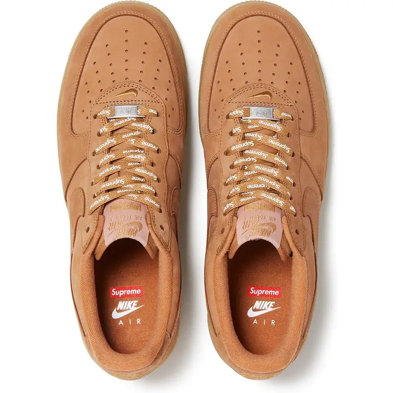Tênis Marrom Nike Air Force 1 Low SP Supreme Wheat Visto Por Cima