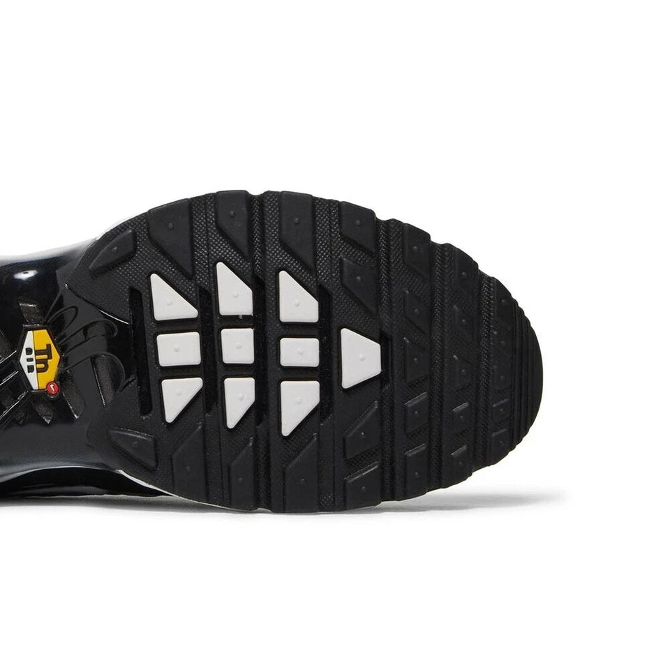 Nike Air Max Tn Black Metallic Silver Parte do Solado Preto em Detalhe
