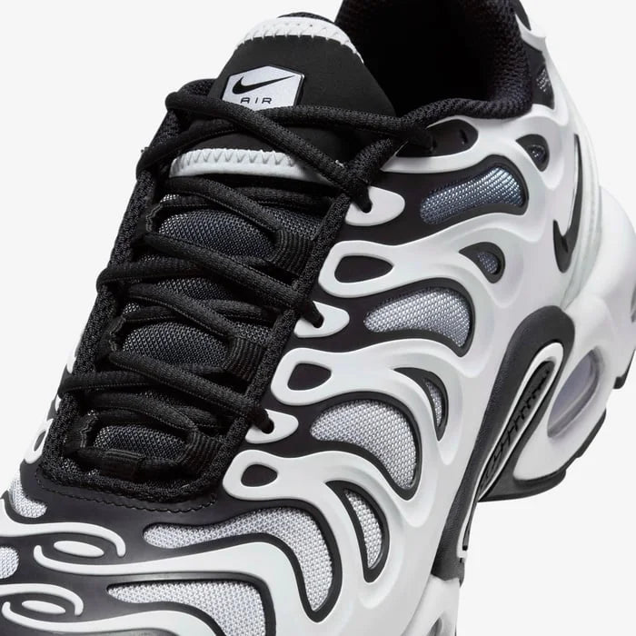 Tênis Nike Air Max Plus Drift Yin Yang Parte Frontal em Detalhes