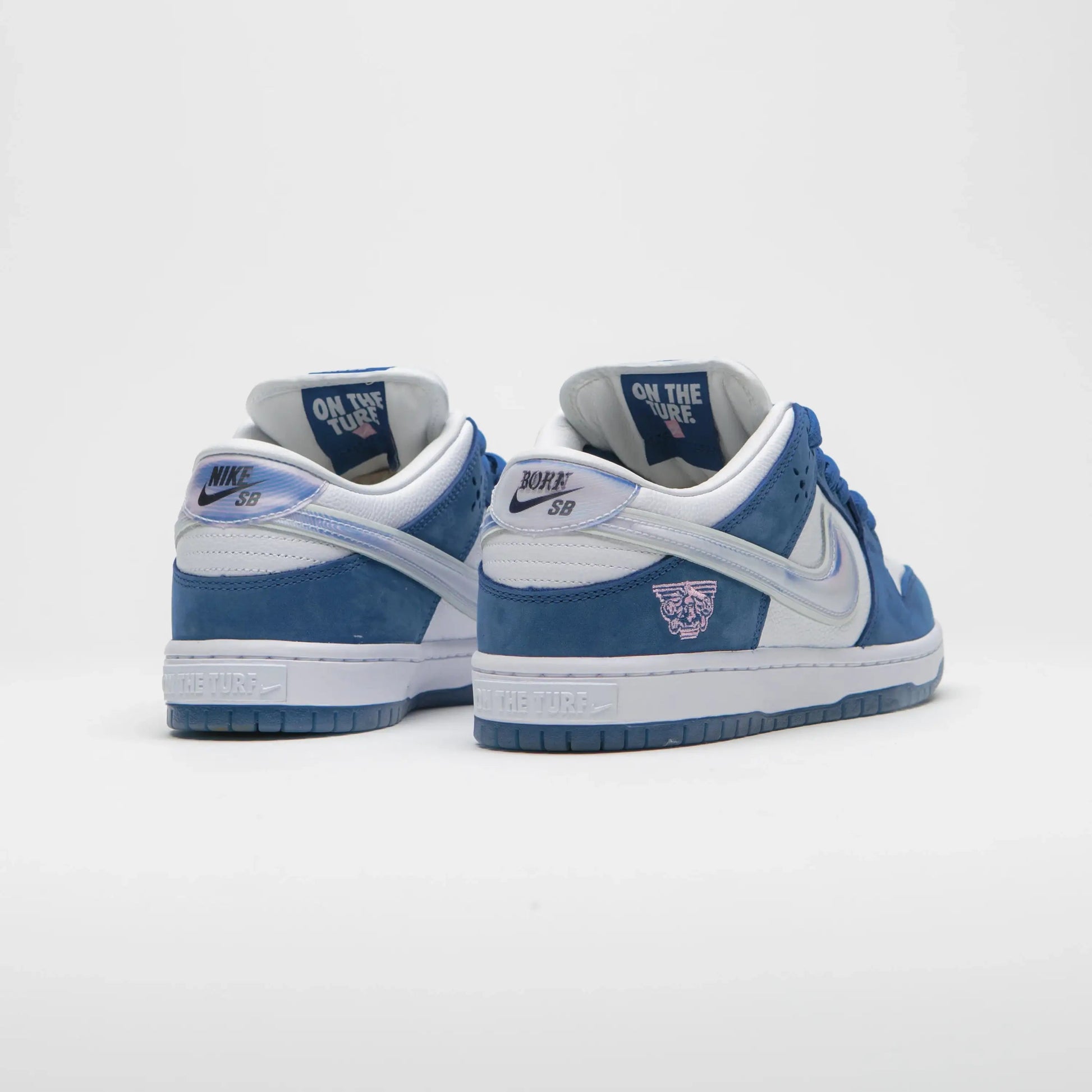 Tênis Nike Azul Dunk Low Born x Raised Block At a Time Detalhes Traseiros