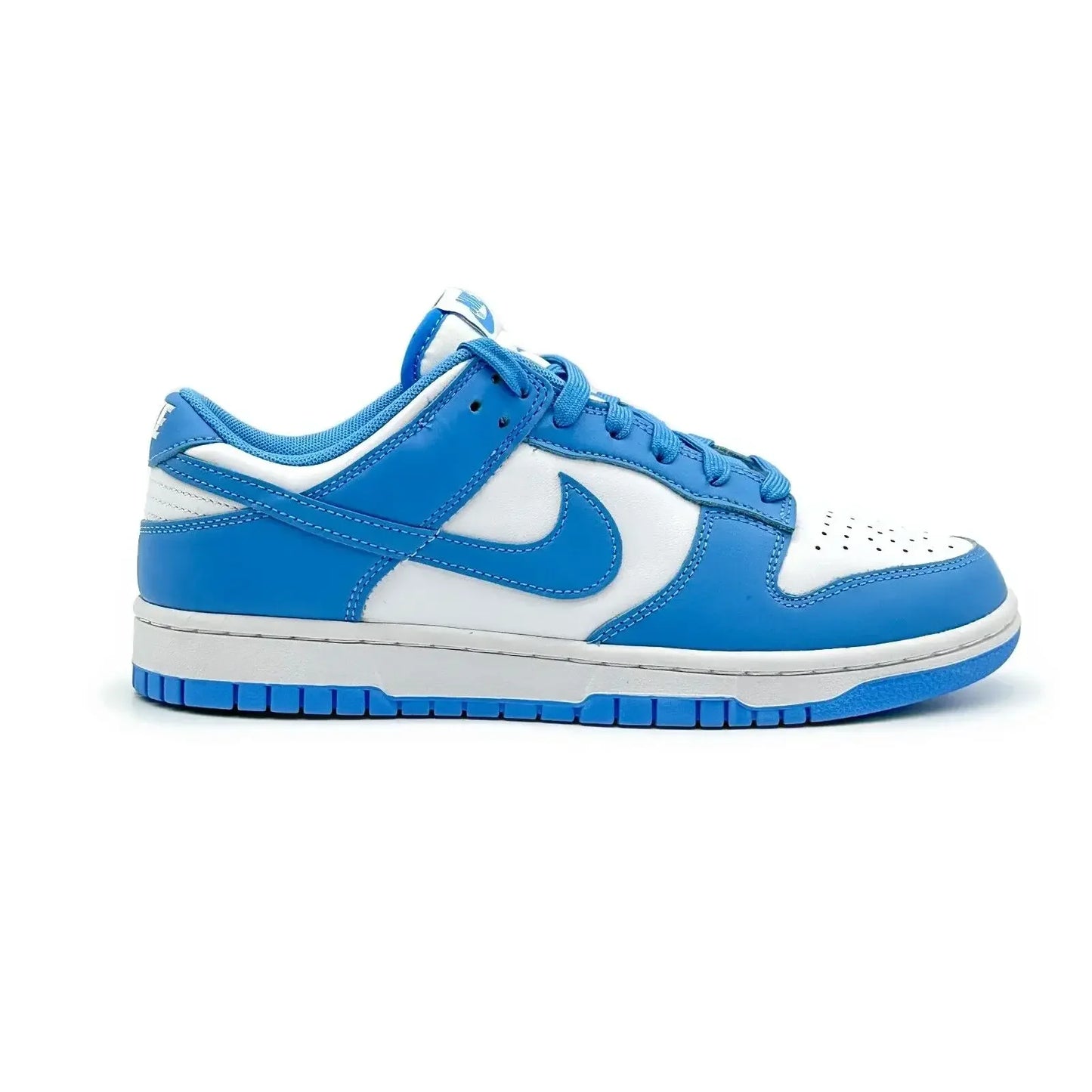 Tenis Nike Azul Dunk Low UNC Visto Lado Interno
