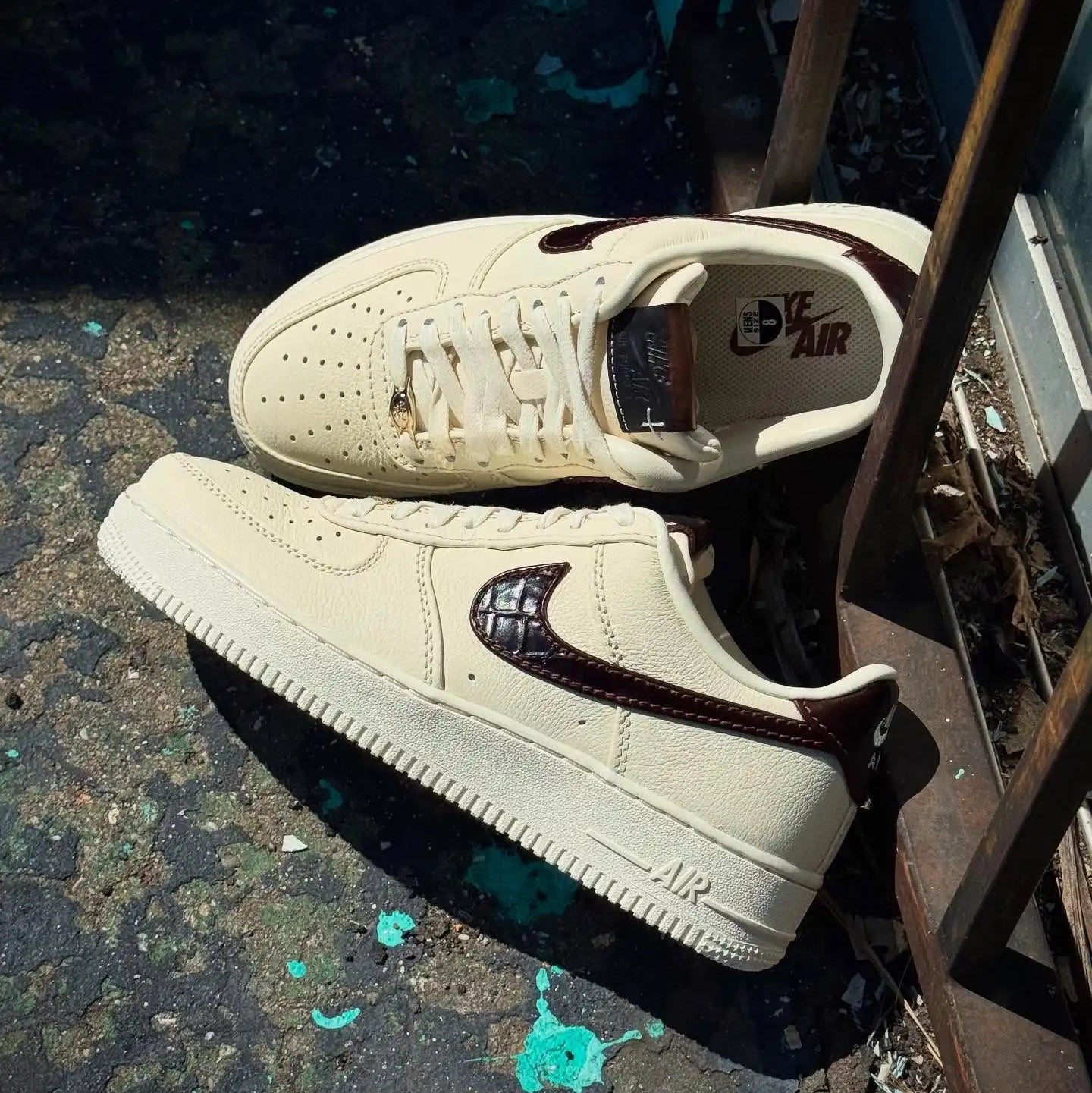 Tênis Nike Bege Air Force 1 Low Soft Pearl Par Visto por Cima em Foto Real