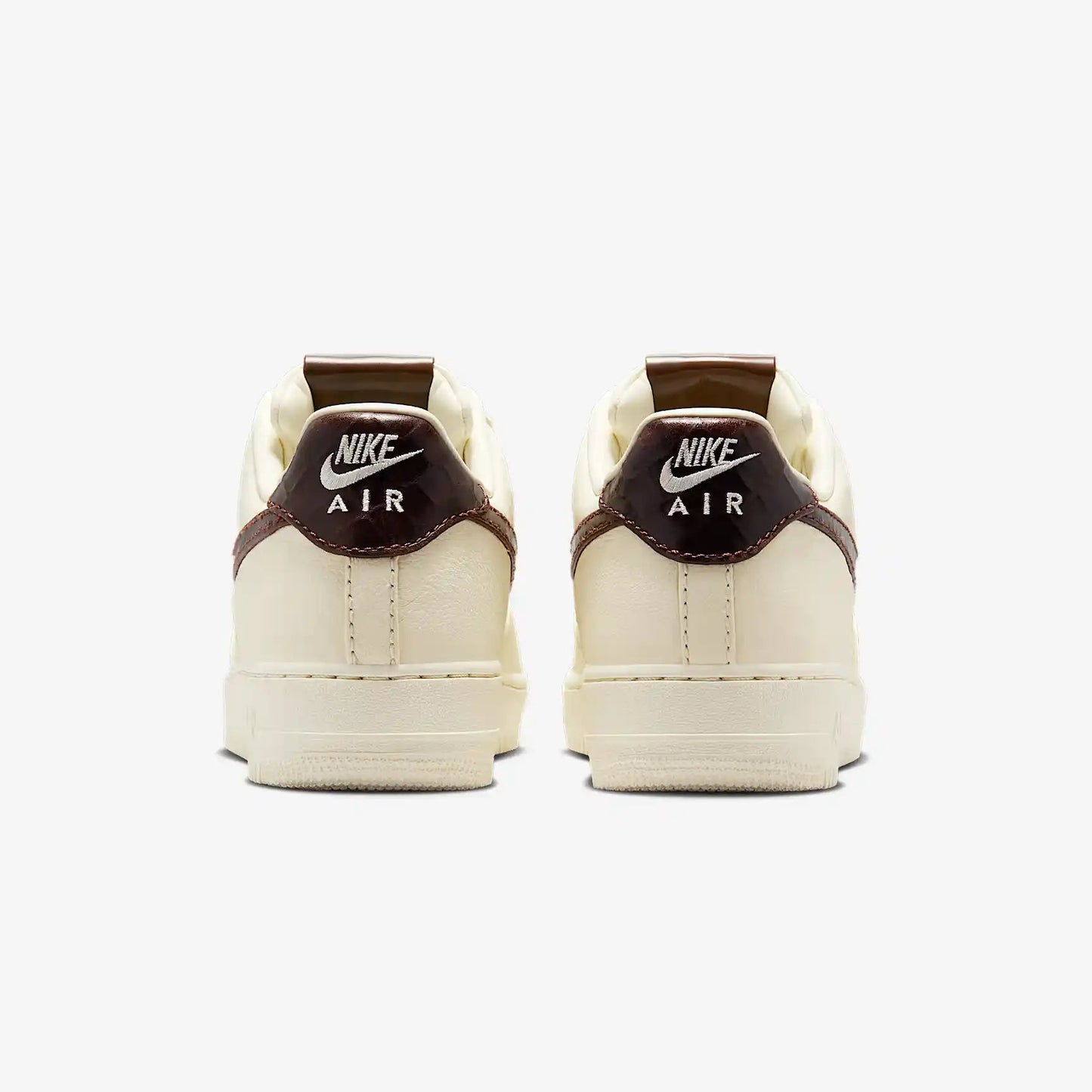 Tênis Nike Bege Air Force 1 Low Soft Pearl Parte Traseira