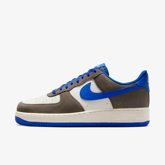 Tênis Nike Cinza Air Force 1 Low Cave Stone Hyper Royal Parte Lateral Esquerda