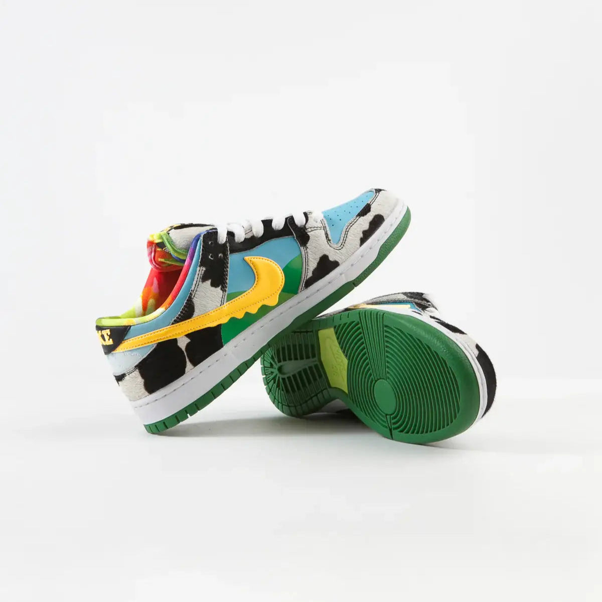 Tenis Nike Dunk Low Ben e Jerrys Chunky Dunky Par Visto em Cima do Outro