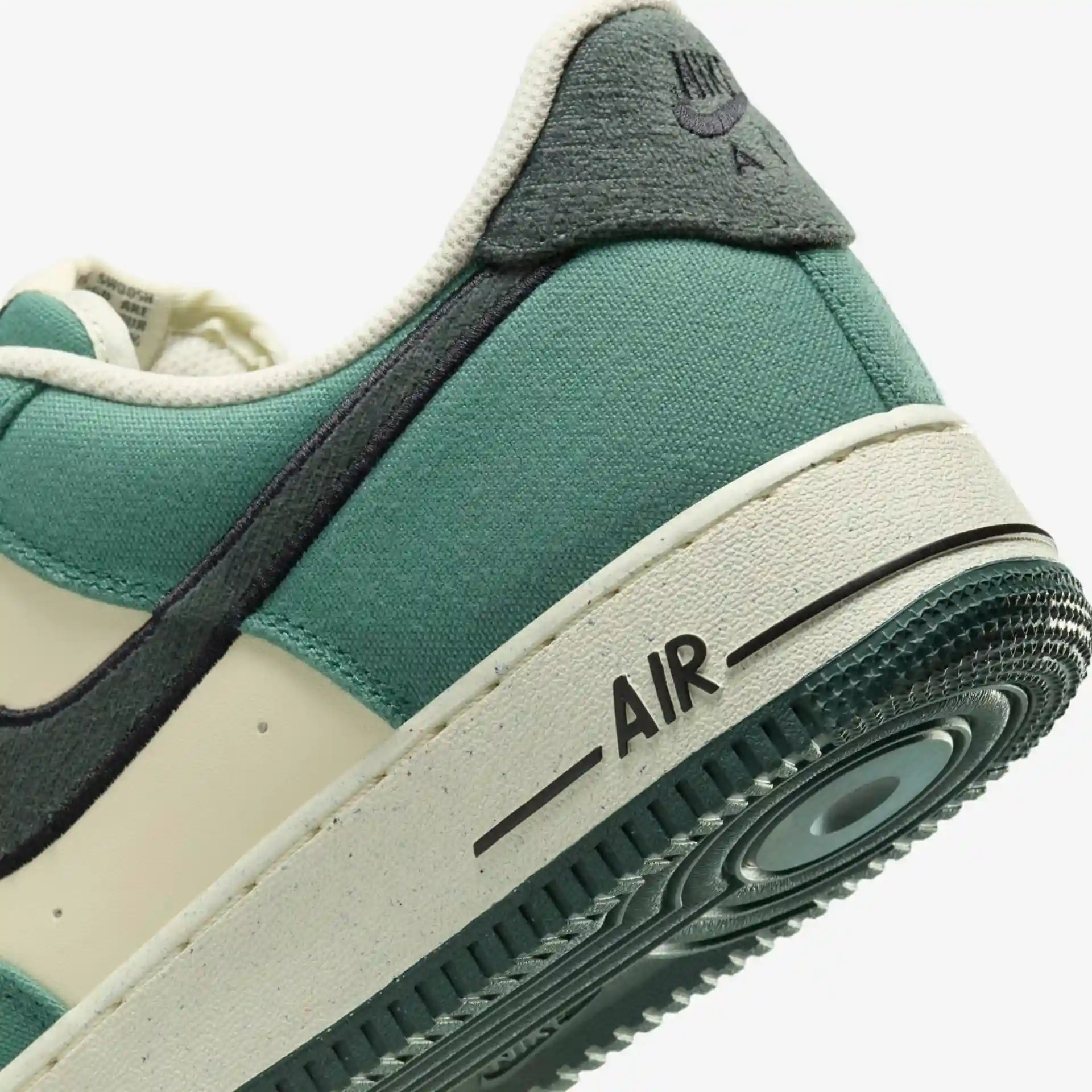  Tênis Nike Verde Masculino Air Force 1 Low Notebook Doodle Parte Traseira em Detalhes