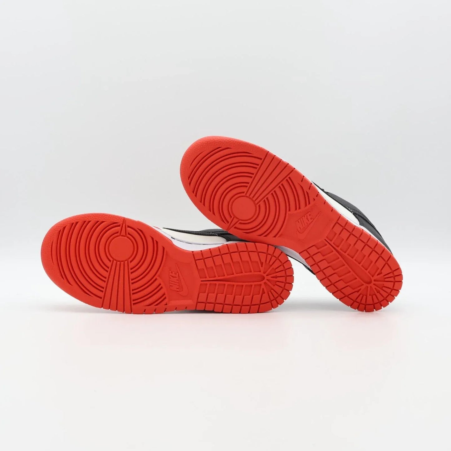 Tênis Vermelho Nike Dunk Low NBA Parte do Solado