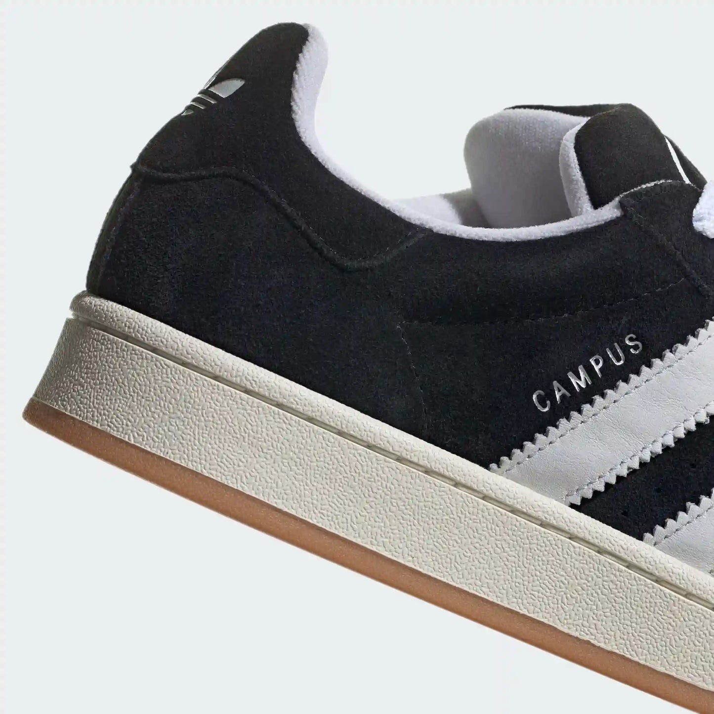 Tênis Preto Adidas Campus 00s Core Black Parte Traseira em Detalhes