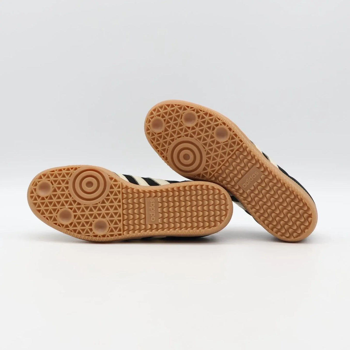 Tênis Preto com Bege Adidas Samba  Black Wonder Parte do Solado 