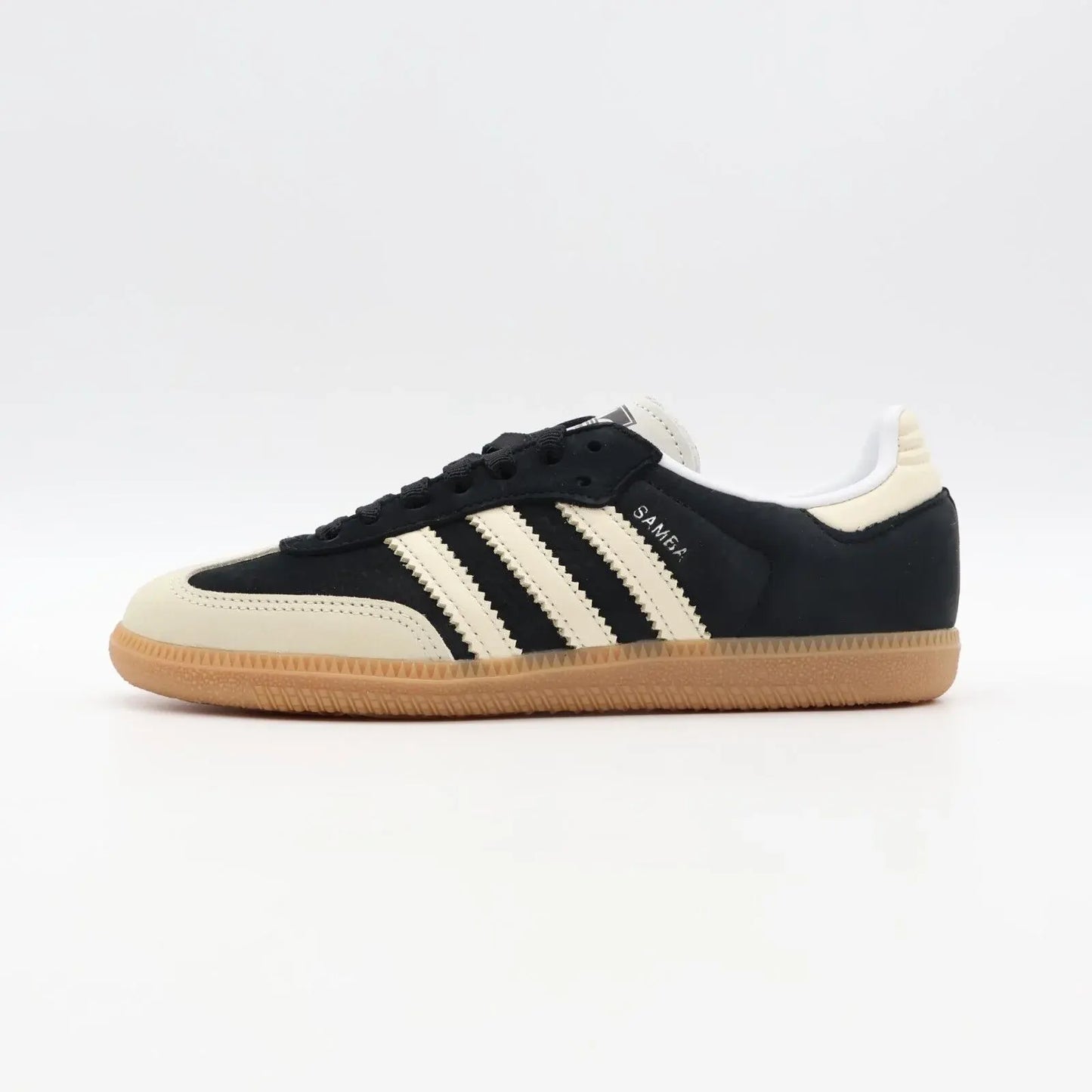Tênis Preto com Bege Adidas Samba  Black Wonder Parte Lateral Esquerda