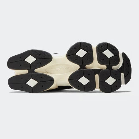 Tênis Preto New Balance 9060 Black White Parte do Solado Preto com Branco