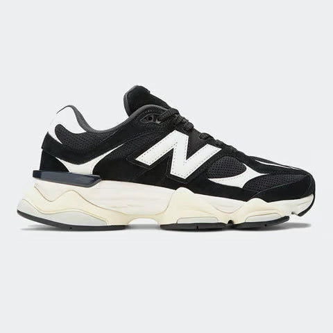 Tênis Preto New Balance 9060 Black White Parte Lateral Direita