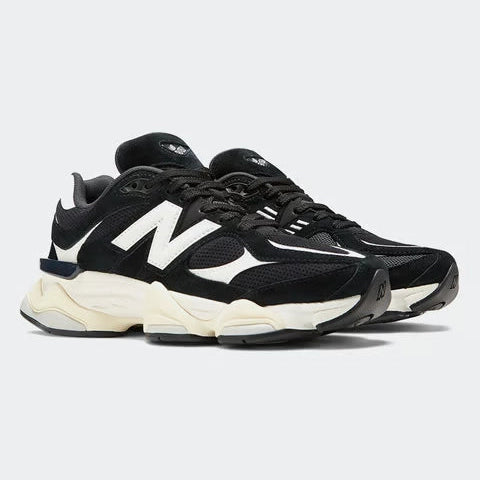 Tênis Preto New Balance 9060 Black White Par Visto de Frente