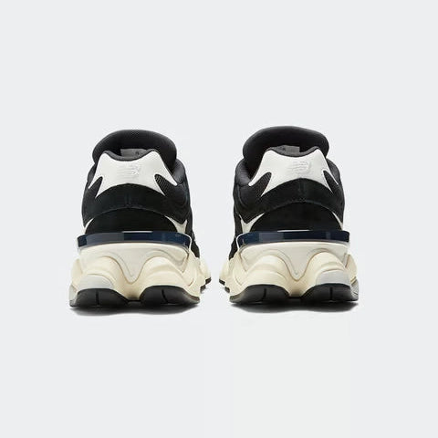 Tênis Preto New Balance 9060 Black White Vista da Parte Traseira