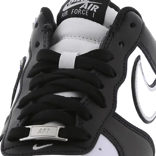 Tênis Preto com Branco Nike Air Force 1 Panda Parte da Logo AF1 Metalica