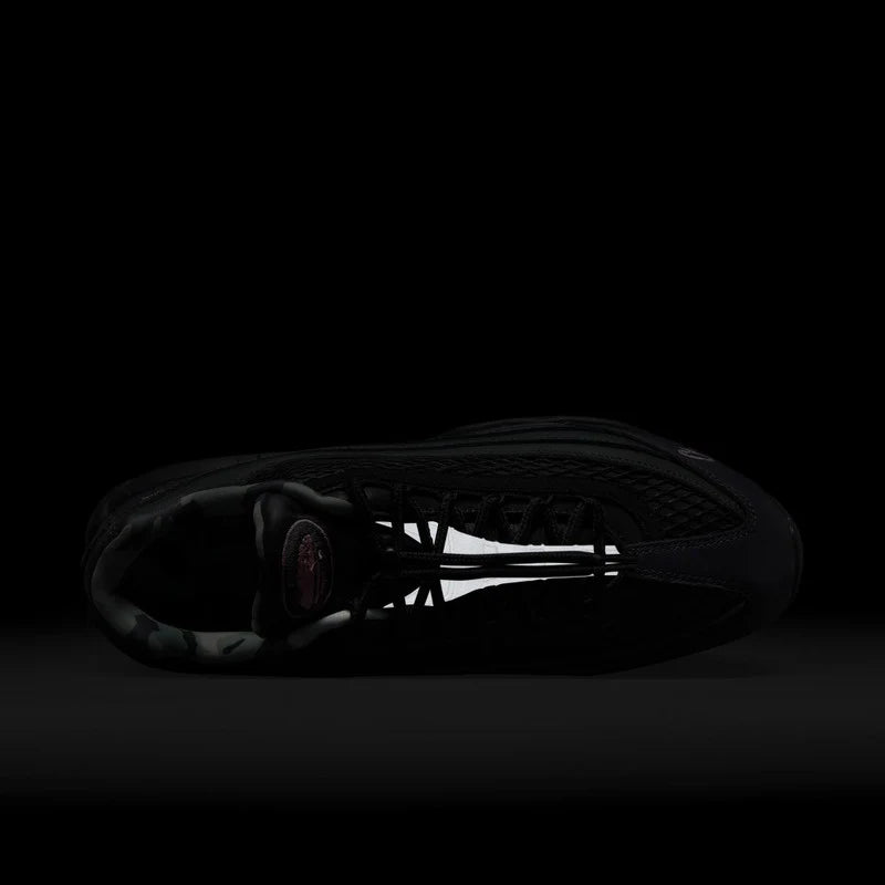 Tênis Azul com Rosa Nike Corteiz Air Max 95 Pink Beam Parte Frontal Brilhando no Escuro