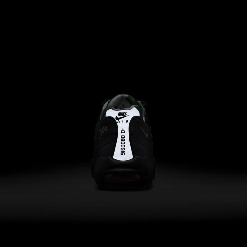 Tênis Azul com Rosa Nike Corteiz Air Max 95 Pink Beam Parte Traseira Brilhando no Escuro