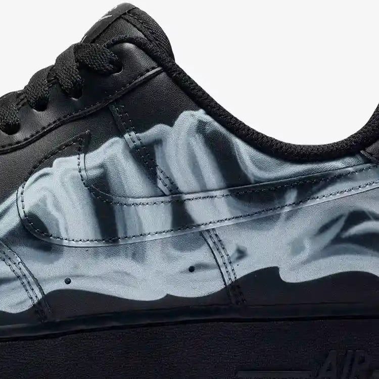 Tênis Preto Nike Air Force 1 Black Skeleton Vista em Detalhes da Fumaca Branca