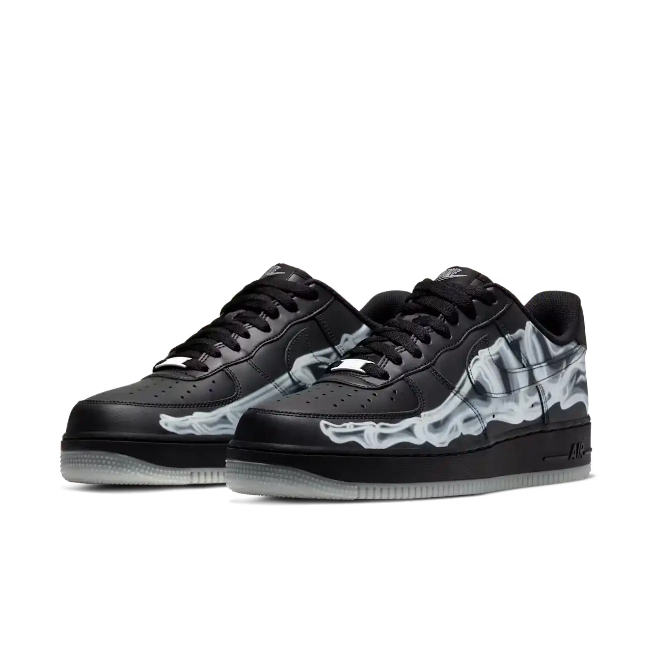 Tênis Preto Nike Air Force 1 Black Skeleton Par Visto de Frente