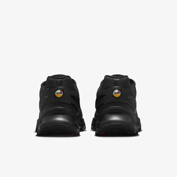 Tênis Preto Masculino Nike Air Max Dn8 Black Anthracite Parte Traseira