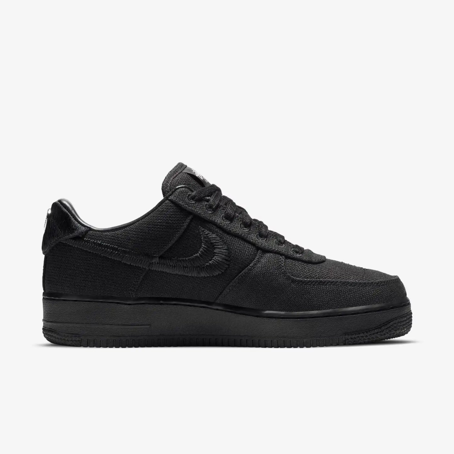 Tênis Preto Nike Masculino Air Force 1 Stussy Black Parte Lateral Direita