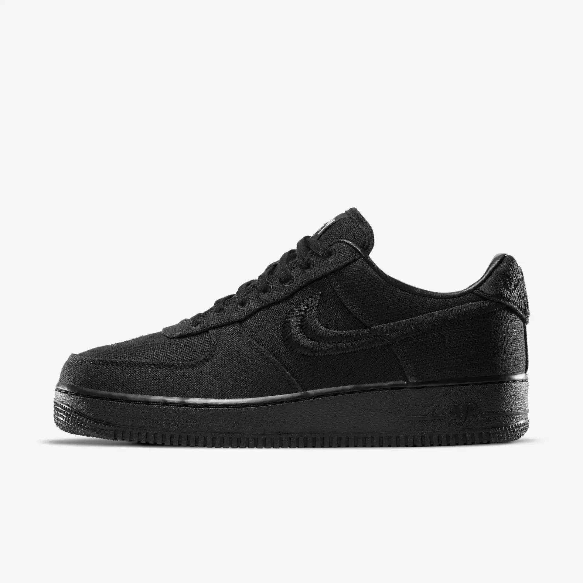 Tênis Preto Nike Masculino Air Force 1 Stussy Black Parte Lateral Esquerda