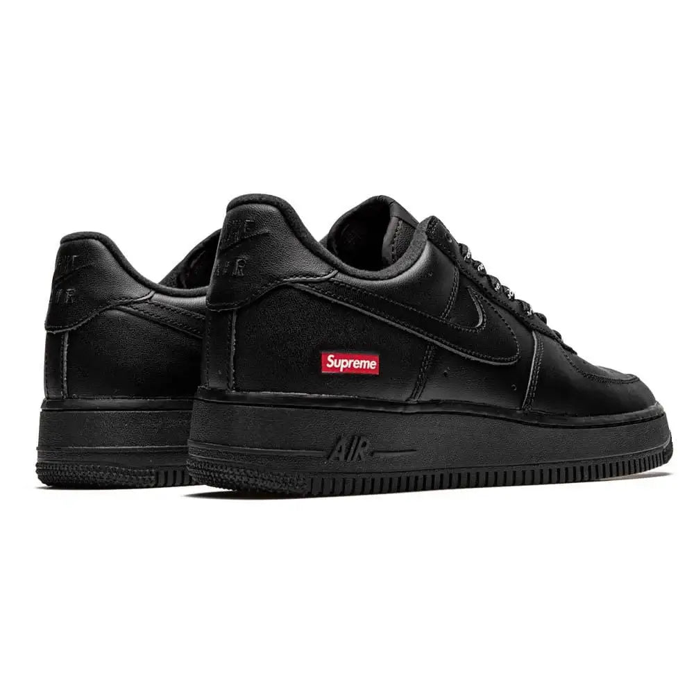 Nike Air Force 1 Low Supreme Black Parte Traseira em Detalhes