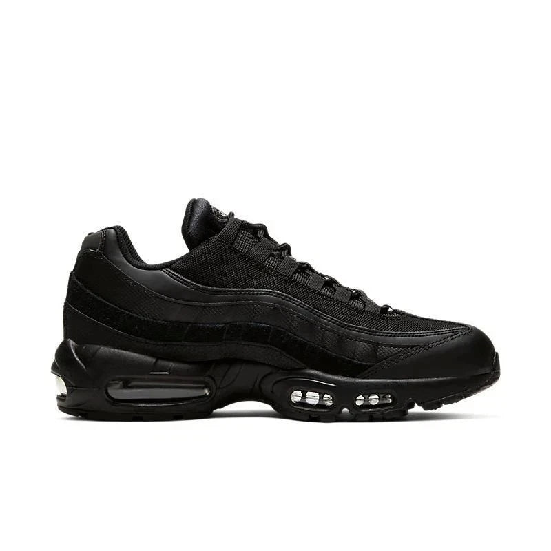 Tênis Preto Nike Air Max 95 Essential Triple Black Parte Lateral Direita