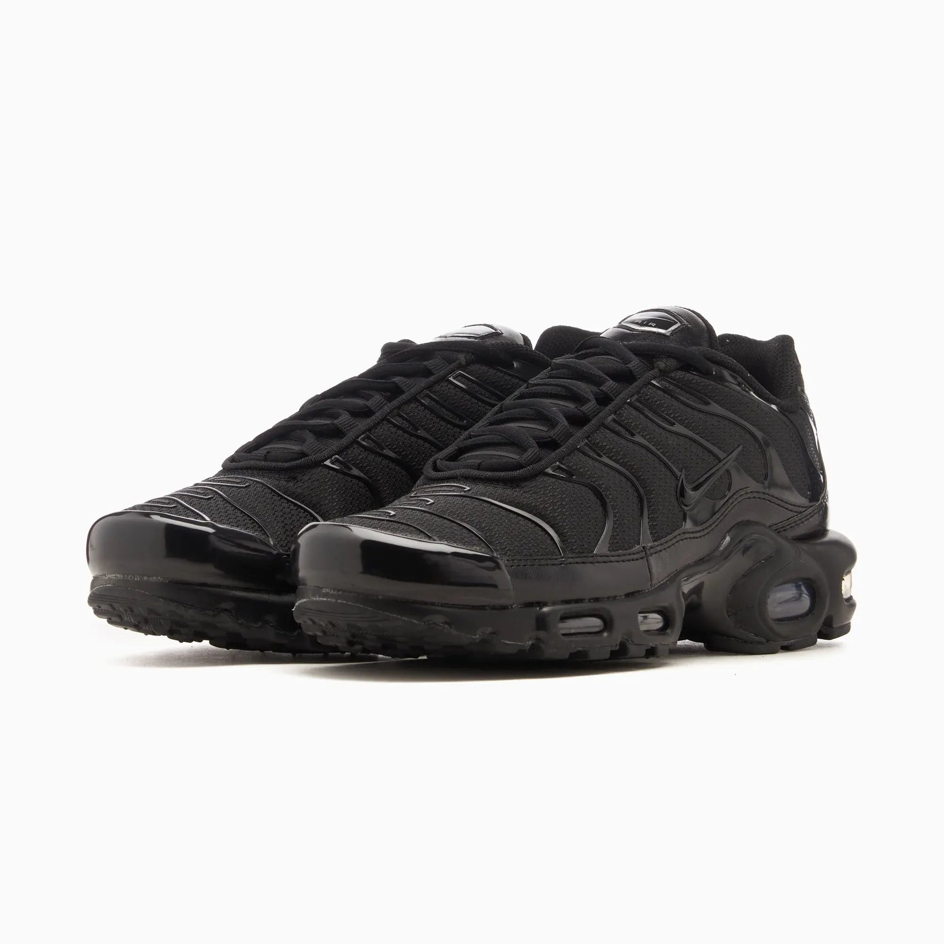 Tênis Preto Air Max TN Plus "Triple Black" Par Visto de Frente