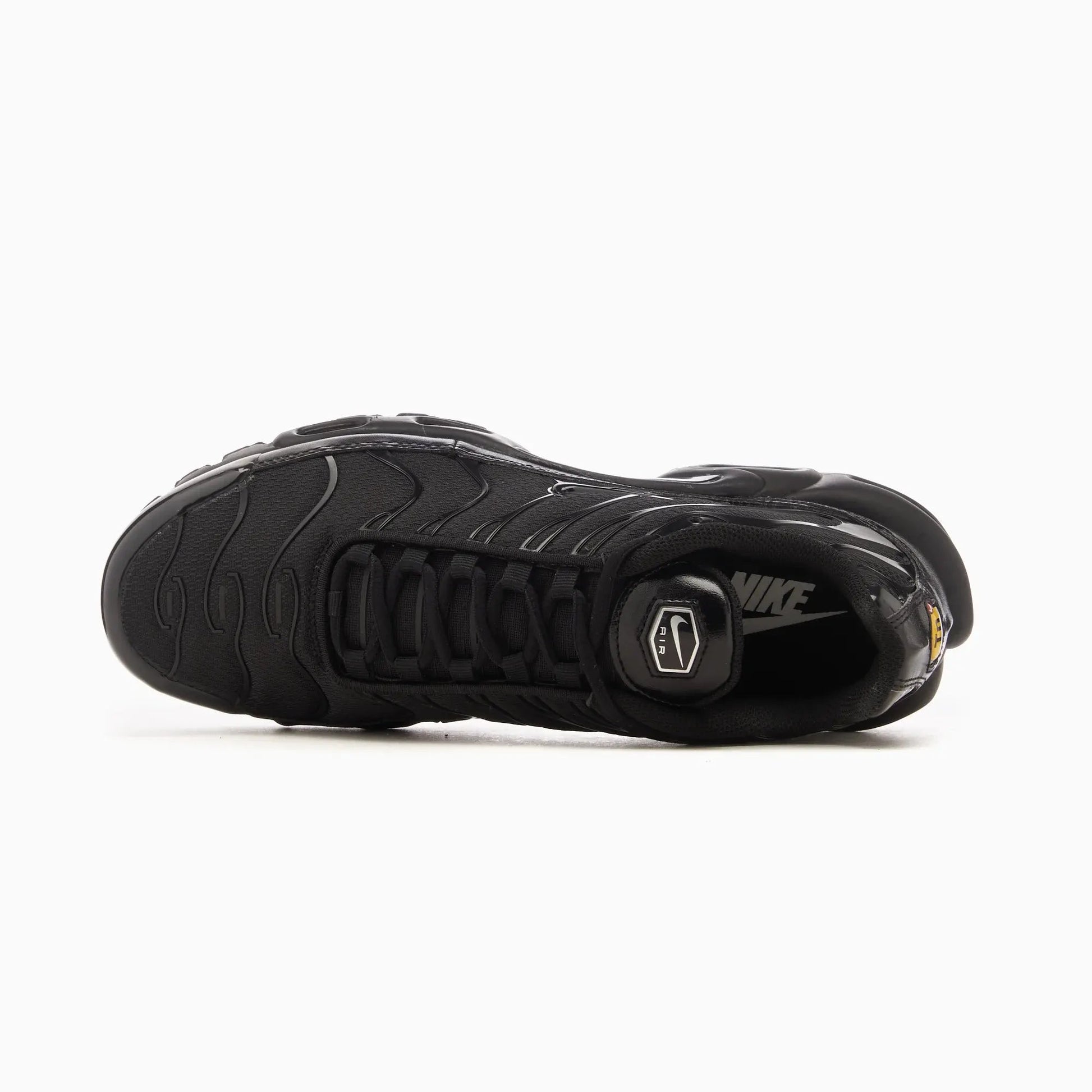 Tênis Preto Air Max TN Plus "Triple Black" Vista Frontal do Air Max