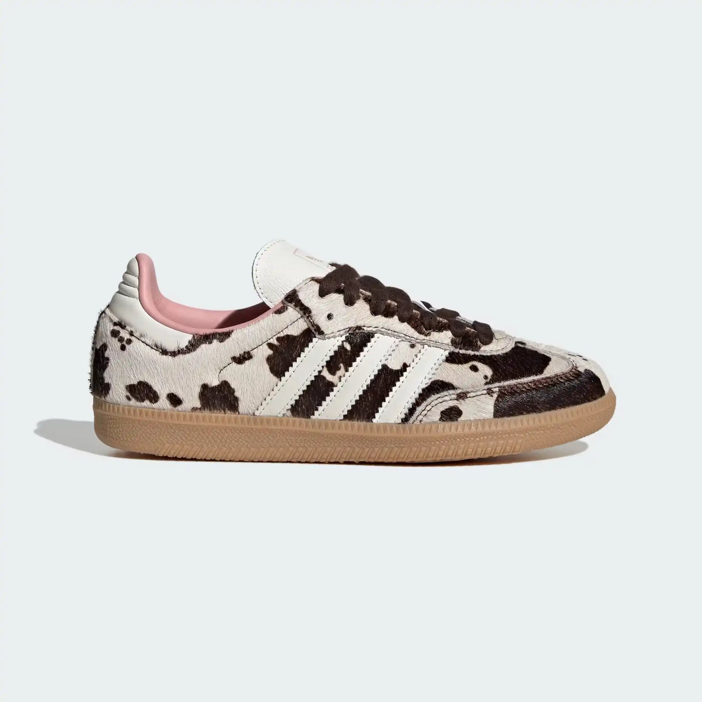 Tênis Rosa com Marrom Adidas Samba OG Cow Print Parte Lateral Direita