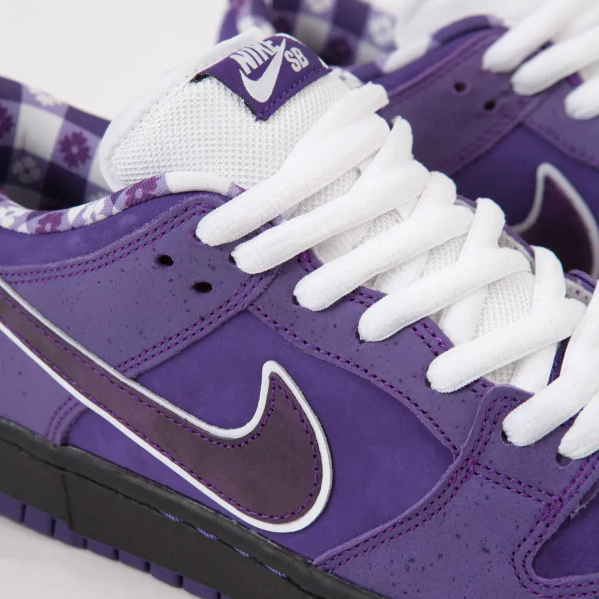 Tênis Nike Roxo Dunk Low Concepts Lobster Purple Detalhes Proximos da Lingua e Cadarco